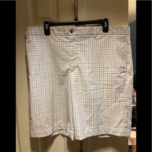 Greg Norman Men’s Shorts Size 38 white with gray plaid - Picture 1 of 8